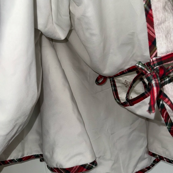 NWT Humane Society Dogs 50" Tree Skirt with Dogs and Bells - Picture 10 of 15